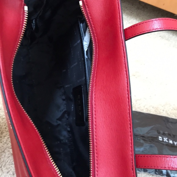 NWT! DKNY TOP ZIP Bryant medium tote . - Picture 5 of 12